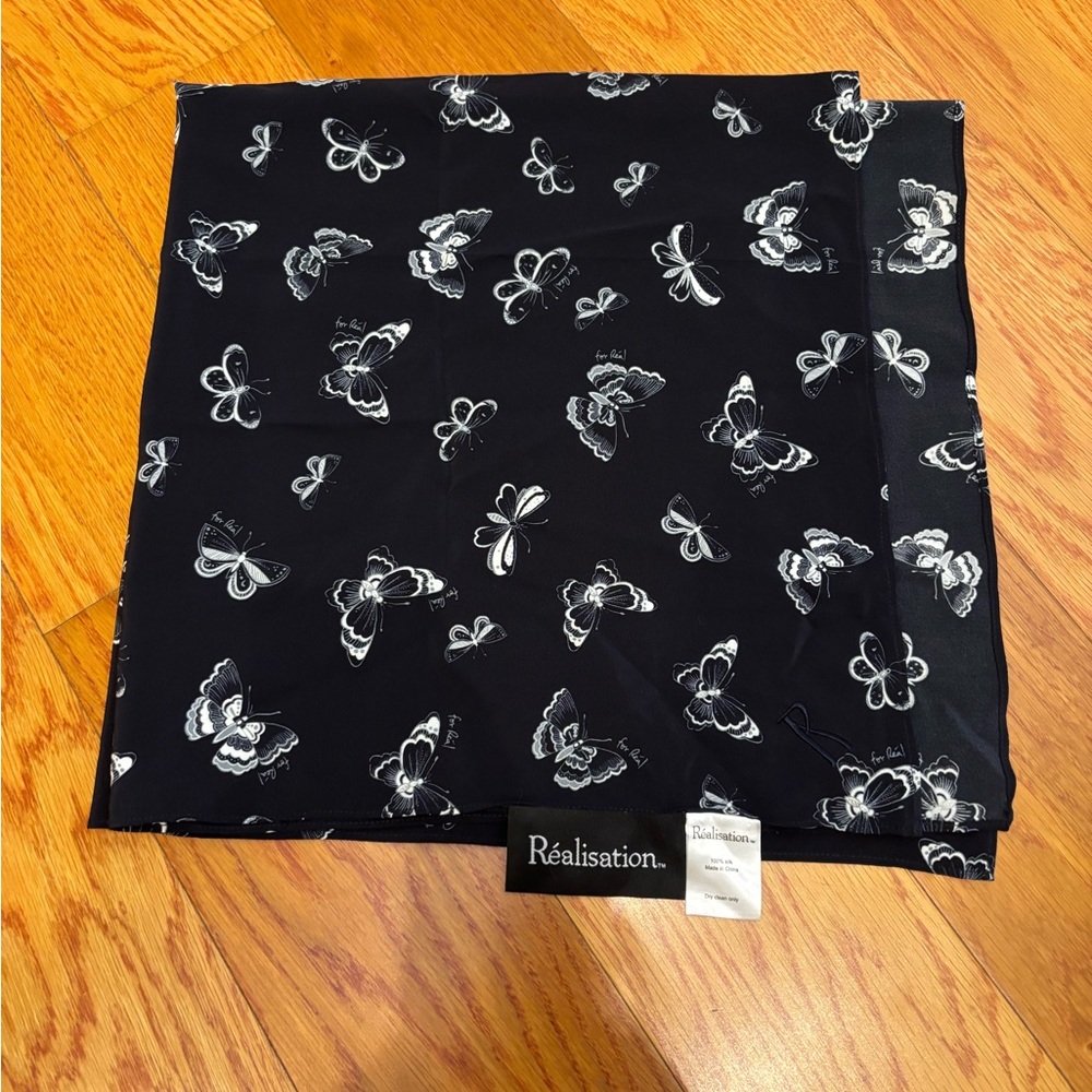 Realisation Par Handkerchief Top in Navy - Picture 6 of 7